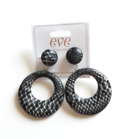 Eve Collection Black Snake Skin Earrings - Picture 2 of 5